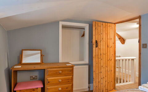 The Cottage at High Bickington: Meubilair, Interieur Ontwerp, Bed, Muur, Slaapkamer, Verdieping, Hout, Flooring, Plafond, Kamer
