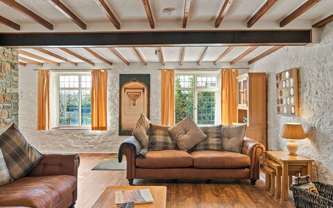 The Old School House at Instow: Meubilair, Interieur Ontwerp, Hout, Flooring, Bankstel, Verdieping, Plafond, Woonkamer, Verlichting, Huis