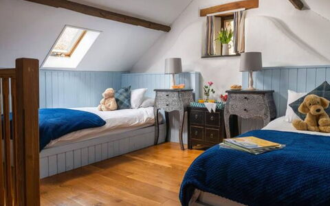 Coulscott Old Barn: Meubilair, Bed, Interieur Ontwerp, Slaapkamer, Flooring, Verdieping, Bedding, Hout, Laken, Kamer