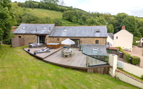 Coulscott Old Barn: Dak, Huis, Huis, Verblijf, Land Lot, Boerderij, Landgoed, Tuin, Werf, Landscaping
