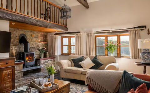 Coulscott Farmhouse: Meubilair, Interieur Ontwerp, Hout, Bankstel, Kamer, Plafond, Flooring, Woonkamer, Huis, Verdieping