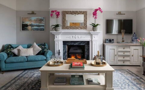 Coulscott Georgian House: Meubilair, Interieur Ontwerp, Flooring, Muur, Woonkamer, Haard, Bankstel, Hout, Verdieping, Tafel