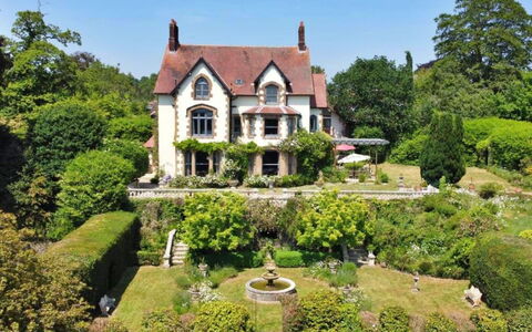 The Lost Manor: Huis, Huis, Struik, Woongebied, Tuin, Dak, Verblijf, Landgoed, Plantengemeenschap