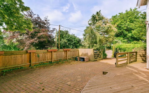 Wallingbrook Lodge: Hout, Tuin, Hek, Home Schermen, Beits, Landscaping, Hardwood, Backyard, Plank, Gang