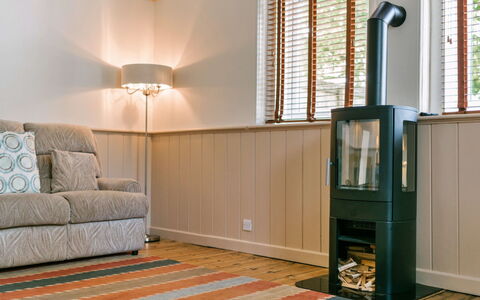 Wallingbrook Lodge: Meubilair, Flooring, Hout, Interieur Ontwerp, Verdieping, Verlichting, Houten Vloer, Woonkamer, Kamer, Beits