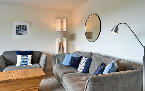 Paw'S Rest: Bankstel, Meubilair, Interieur Ontwerp, Flooring, Verdieping, Woonkamer, Kussen Gooien, Huis, Kussen