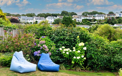 Paw'S Rest: Groen, Struik, Tuin, Groundcover, Landscaping, Gazon, Werf, Backyard, Botanische Tuin