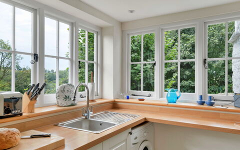 Filspholly: Hout, Interieur Ontwerp, Flooring, Loodgieterswerkinrichting, Countertop, Huis, Verdieping, Meubilair, Keuken, Kraan