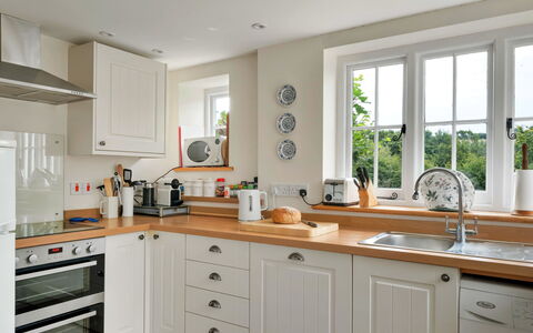 Filspholly: Keuken, Countertop, Toestel Van De Keuken, Cabinetry, Interieur Ontwerp, Meubilair, Hout, Flooring, Major Appliance, Huis