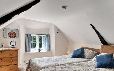 Filspholly: Slaapkamer, Muur, Hout, Bed, Meubilair, Huis, Huis, Bedding, Interieur Ontwerp, Laken