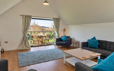 Greenway: Meubilair, Flooring, Stoel, Verblijf, Keuken En Eettafel, Houten Vloer, Hardwood, Beits, Koffietafel, Woonkamer