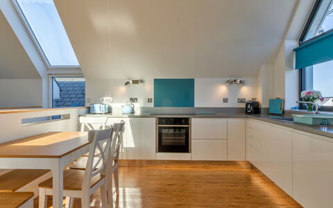 Greenway: Interieur Ontwerp, Flooring, Keuken, Hout, Plafond, Meubilair, Verdieping, Countertop, Lichte Inrichting, Verlichting