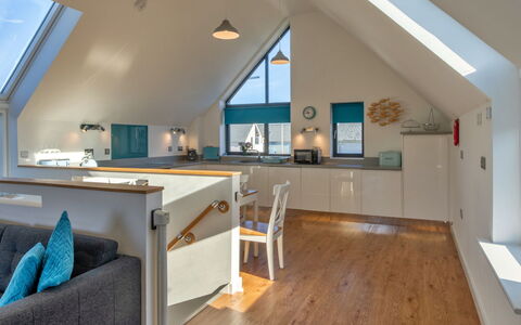 Greenway: Interieur Ontwerp, Hout, Flooring, Plafond, Meubilair, Verdieping, Kamer, Verlichting, Keuken, Lichte Inrichting