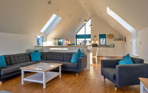Greenway: Meubilair, Interieur Ontwerp, Flooring, Hout, Plafond, Bankstel, Verdieping, Woonkamer, Kamer, Verlichting