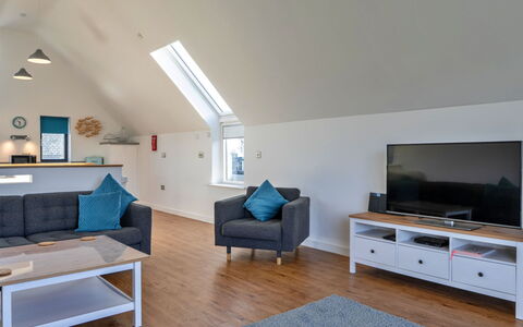 Greenway: Meubilair, Interieur Ontwerp, Flooring, Hout, Verdieping, Plafond, Kamer, Verlichting, Woonkamer, Huis