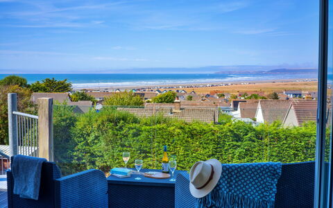 Thorndale: Meubilair, Toevlucht, Stoel, Eco Hotel, Landscaping, Buitenmeubels, Hotel, Villa, Balkon, Penthouse