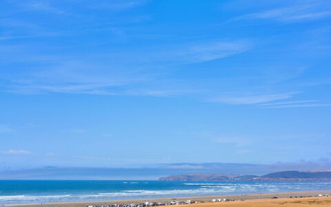 Thorndale: Lucht, Blauw, Horizon, Kust, Strand, Zee, Kust En Oceanic Landvormen, Wolk, Oceaan, Kust