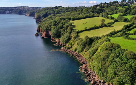 Cliff Lodge: Water, Zwemwater, Kust, Kust En Oceanic Landvormen, Natuurlijk Landschap, Terrein, Waterloop, Headland, Inham, Kust