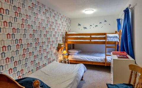 Trimstone Manor - Manor Cottage: Interieur Ontwerp, Meubilair, Hout, Slaapkamer, Flooring, Verdieping, Bed, Textiel, Kamer, Laken