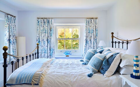 The Anchorage: Blauw, Meubilair, Interieur Ontwerp, Bed, Slaapkamer, Bedding, Laken, Linens, Textiel, Huis