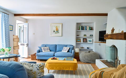 The Anchorage: Meubilair, Interieur Ontwerp, Bankstel, Muur, Flooring, Kamer, Woonkamer, Hout, Verdieping, Tafel