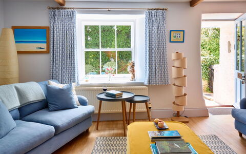 The Anchorage: Meubilair, Interieur Ontwerp, Flooring, Hout, Verdieping, Kamer, Bankstel, Woonkamer, Textiel, Verlichting