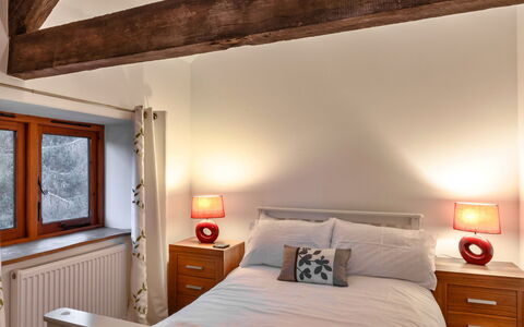 Ivy Cottage, Great Houndbeare Farm: Meubilair, Interieur Ontwerp, Bed, Slaapkamer, Muur, Hout, Plafond, Bedding, Laken, Kamer