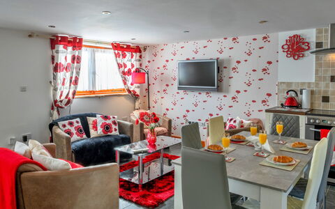 Poppy Cottage, Great Houndbeare Farm: Meubilair, Interieur Ontwerp, Huis, Appartement, Woonkamer, Kamer, Bankstel, Plafond, Kussen Gooien, Stoel