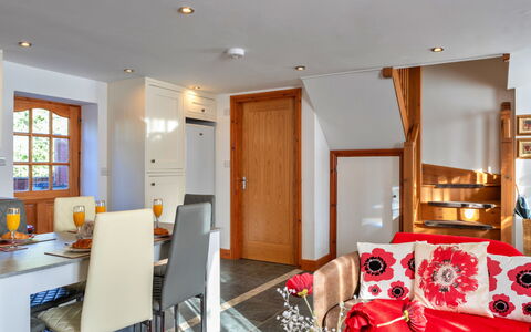 Poppy Cottage, Great Houndbeare Farm: Meubilair, Interieur Ontwerp, Hout, Flooring, Kamer, Plafond, Verdieping, Verlichting, Bankstel, Woonkamer