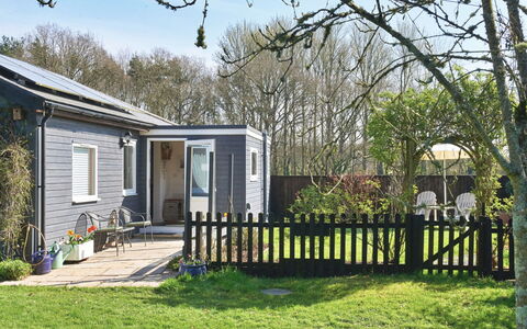 Snuggery: Hout, Huis, Struik, Huis, Verblijf, Deur, Siding, Tuin, Garden Gebouwen