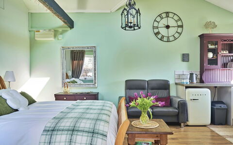 Snuggery: Meubilair, Interieur Ontwerp, Muur, Slaapkamer, Bed, Plafond, Hout, Kamer, Flooring, Verdieping