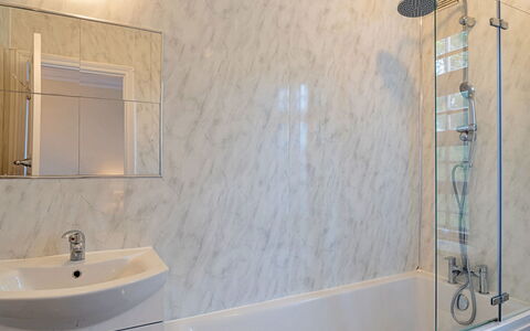 Heselwood: Muur, Loodgieterswerkinrichting, Interieur Ontwerp, Flooring, Badkamer, Verdieping, Kraan, Loodgieter, Bad, Wastafel In De Badkamer