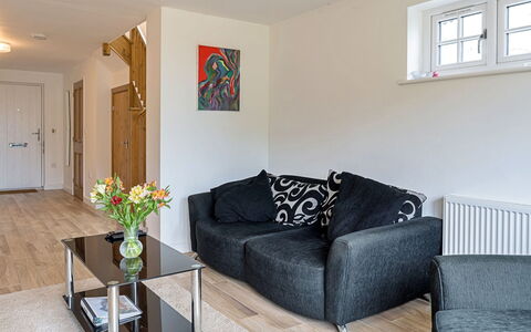 The Heselwood Coach House: Meubilair, Interieur Ontwerp, Flooring, Muur, Bankstel, Verdieping, Hout, Plafond, Kamer, Woonkamer