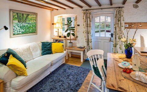 Little Roost: Meubilair, Interieur Ontwerp, Muur, Flooring, Bankstel, Hout, Tafel, Kamer, Plafond, Stoel