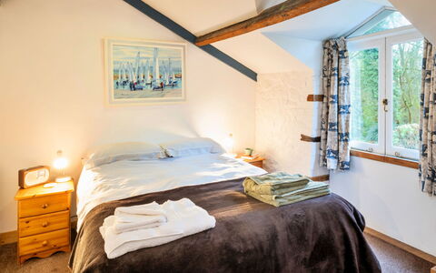 Little Roost: Muur, Slaapkamer, Hout, Meubilair, Bed, Huis, Huis, Laken, Interieur Ontwerp, Bedding