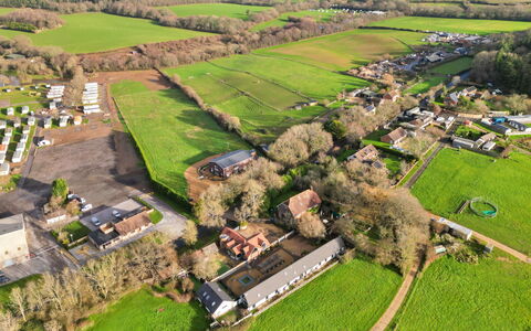 Pig Cottage at Dairy Cottages: Luchtfotografie, Boom, Vogelperspectief, Woongebied, Landschap, Plain, Huis, Veld, Landelijk Gebied, Buurt