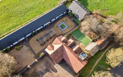 Pig Cottage at Dairy Cottages: Dak, Woongebied, Landschap, Huis, Plain, Land Lot, Huis, Landelijk Gebied, Vogelperspectief, Luchtfotografie