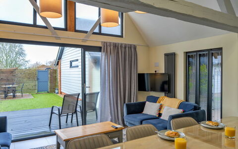 Ploughman'S Row No. 3 at Dairy Cottages: Meubilair, Verblijf, Beits, Hardwood, Stoel, Woonkamer, Kamerplant, Eco Hotel, Bankstel