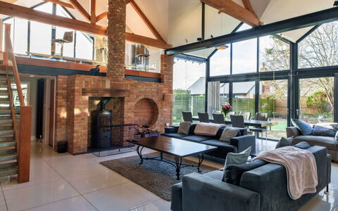 Big Barn at Dairy Cottages: Interieur Ontwerp, Meubilair, Flooring, Hout, Plafond, Bankstel, Verdieping, Woonkamer, Stoel, Tafel