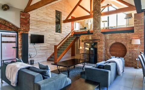 Big Barn at Dairy Cottages: Interieur Ontwerp, Meubilair, Bankstel, Flooring, Hout, Plafond, Woonkamer, Verdieping, Kamer