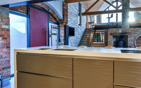 Big Barn at Dairy Cottages: Keuken, Flooring, Interieur Ontwerp, Meubilair, Cabinetry, Hout, Countertop, Verdieping, Plafond, Toestel Van De Keuken