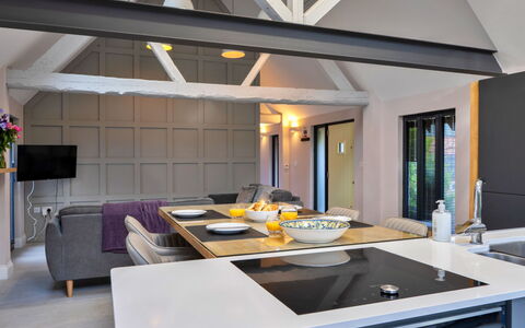 Ploughman'S Row No. 1 at Dairy Cottages: Meubilair, Interieur Ontwerp, Flooring, Muur, Lichte Inrichting, Hout, Plafond, Verdieping, Verlichting, Keuken