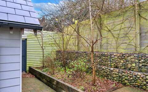 Ploughman'S Row No. 1 at Dairy Cottages: Muur, Struik, Groundcover, Tuin, Steen, Hek, Stenen Muur, Home Schermen, Backyard, Landscaping