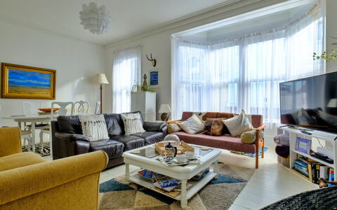 Isle of Wight 601: Meubilair, Interieur Ontwerp, Flooring, Bankstel, Verdieping, Plafond, Hout, Kamer, Woonkamer, Appartement