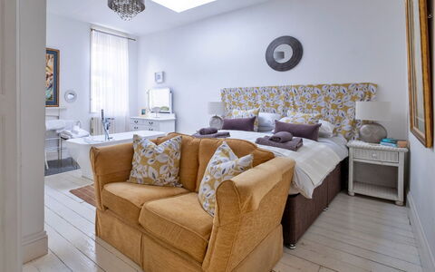 Isle of Wight 601: Meubilair, Interieur Ontwerp, Verdieping, Muur, Flooring, Kamer, Hout, Bed, Slaapkamer, Verlichting