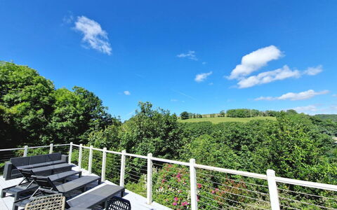 Three Quarter Cottage: Leuning, Hek, Balkon, Landscaping, Cumulus, Buitenmeubels, Veranda, Dek, Baluster, Home Schermen