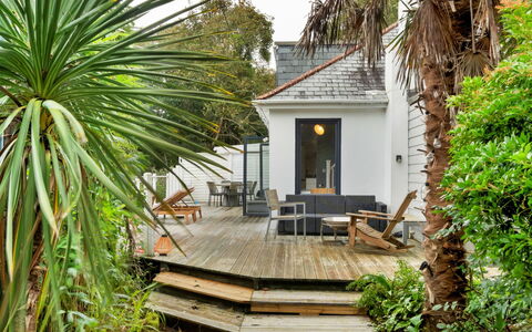 Three Quarter Cottage: Struik, Huis, Verblijf, Eco Hotel, Tuin, Hardwood, Landscaping, Schaduw, Dek