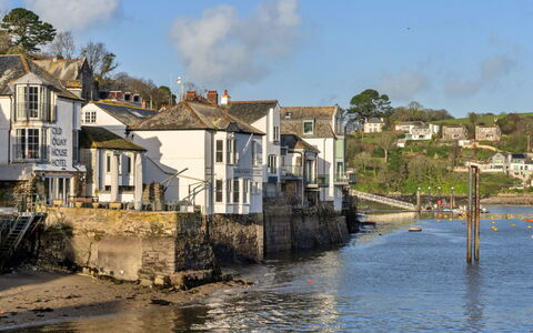 Fowey 602: Water, Gebouw, Huis, Waterweg, Huis, Kust En Oceanic Landvormen, Kust, Kanaal, Kust, Dorp