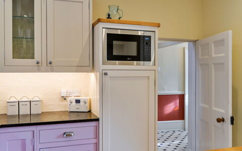 Kits House at Mixtow Creek: Toestel Van De Keuken, Major Appliance, Hout, Cabinetry, Flooring, Interieur Ontwerp, Keuken, Verdieping, Kast, Kamer