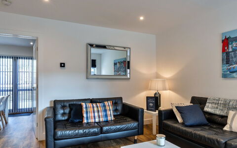 Salt & Stone: Interieur Ontwerp, Meubilair, Flooring, Bankstel, Appartement, Verdieping, Plafond, Kamer, Huis, Woonkamer
